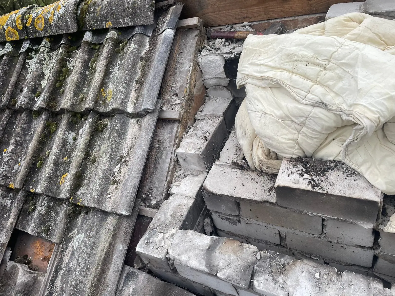 Schoorsteen verwijderen in 2026: kosten, tijdlijn en vergunning